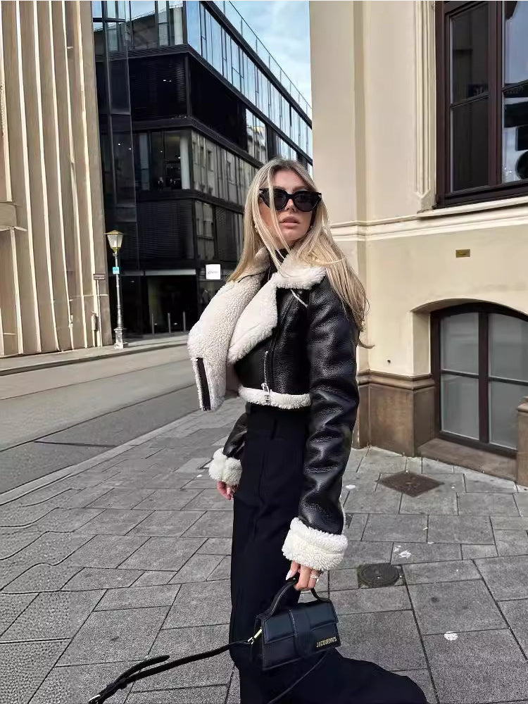 Wioletta | Krótka damska kurtka z przytulnym futrzanym wykończeniem