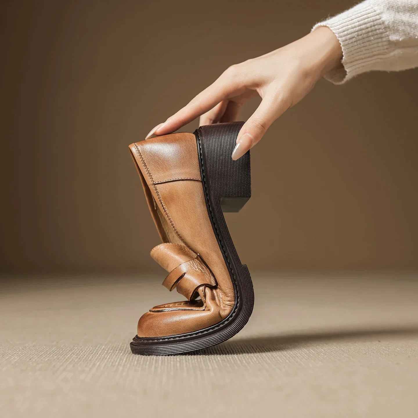 Mirosława | Klasyczne Skórzane Buty T-Strap dla Kobiet
