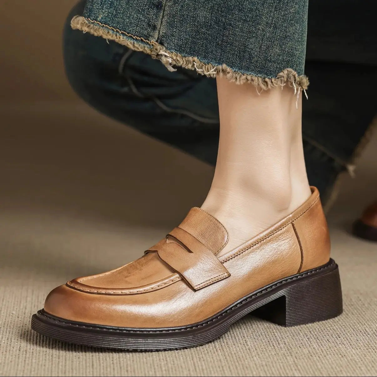 Mirosława | Klasyczne Skórzane Buty T-Strap dla Kobiet
