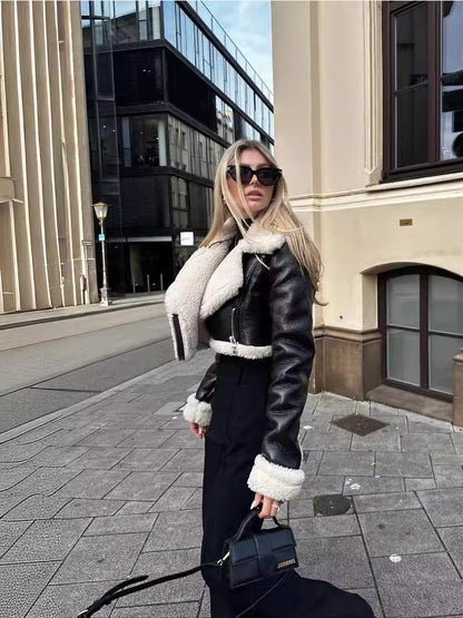 Wioletta | Krótka damska kurtka z przytulnym futrzanym wykończeniem